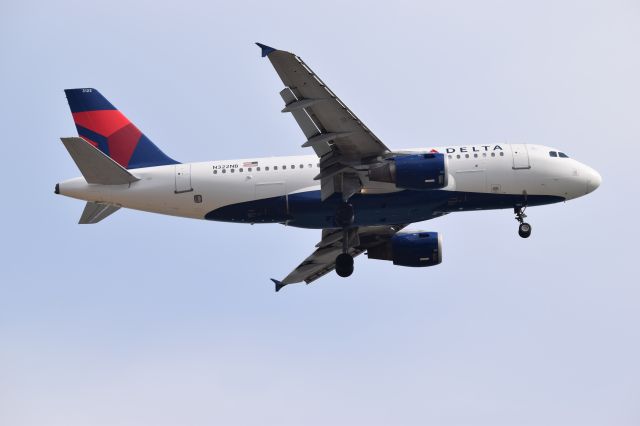 Airbus A319 (N322NB)