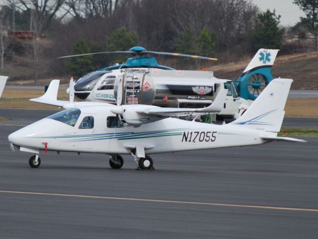 TECNAM SeaSky (N17055) - FARAJI AVIATION LLC  Tecnam Twin P2006T at KJQF - 1/5/13