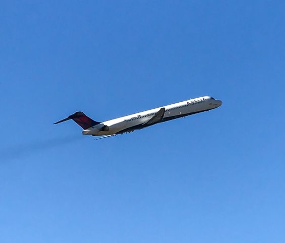 McDonnell Douglas MD-88 (N936DL)