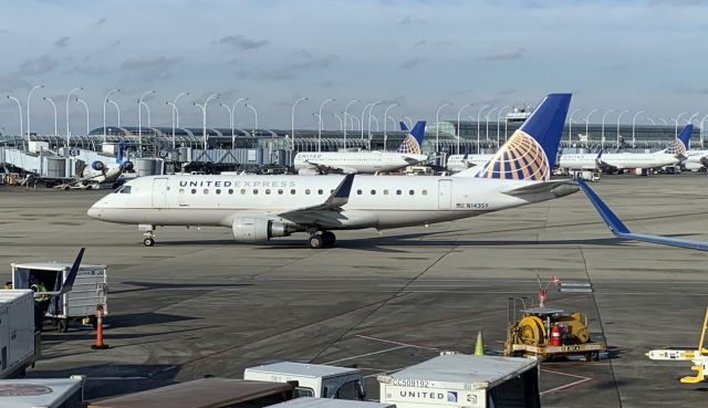 EMBRAER 175 (long wing) (N143SY)