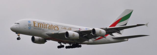 Airbus A380-800 (A6-EEL)