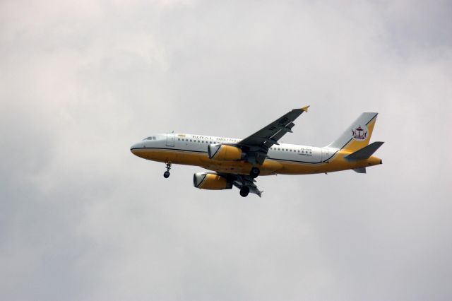 Airbus A319 (V8-RBR)