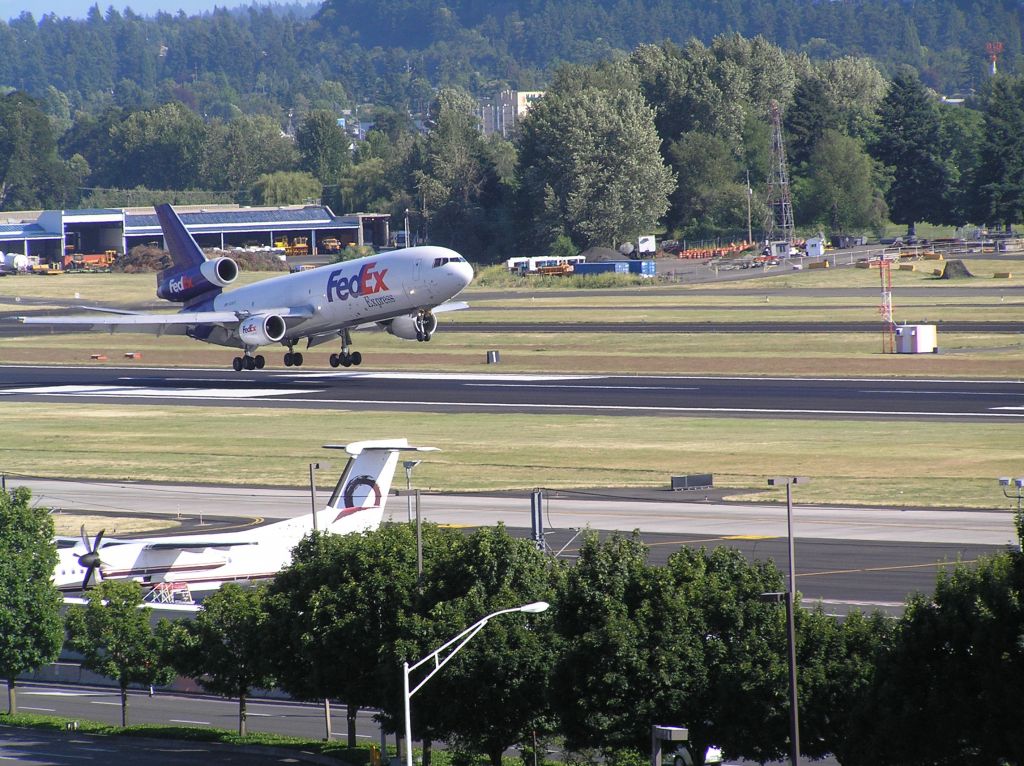 McDonnell Douglas DC-10 — - Almost just like in the newsletter banner. 2009-07-03, around midday.