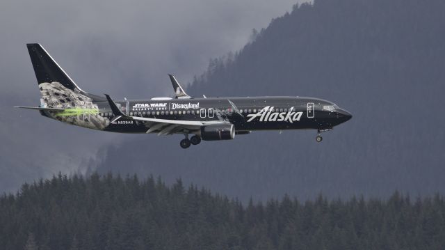 Boeing 737-800 (N538AS) - On approach to Juneau