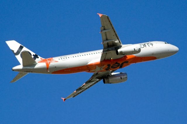 Airbus A320 (VH-VFH) - Heading skywards off runway 23. Thursday, 4th April 2013.
