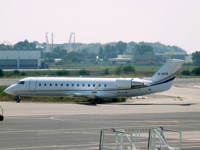 Canadair Regional Jet CRJ-200 (M-ANTA)