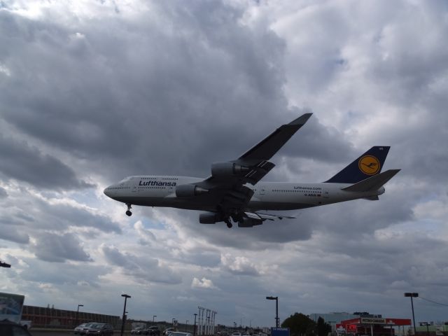 Boeing 747-400 (D-ABVR)