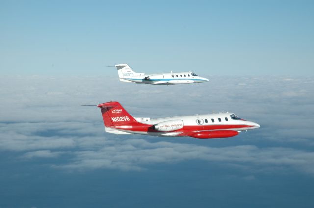 Learjet 25 (N102VS)