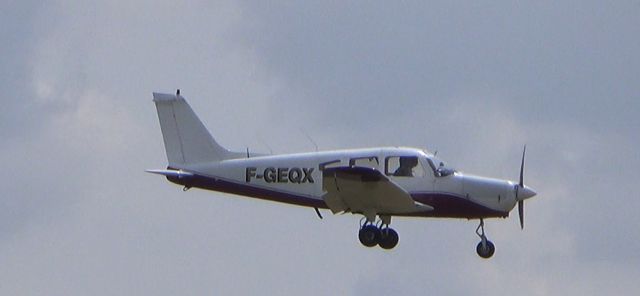 Piper Cherokee (F-GEQX)