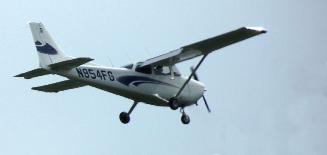 Cessna Skyhawk (N954FG) - About to touch down is this brand new Cessna 172S Skyhawk SP in the Spring of 2025.