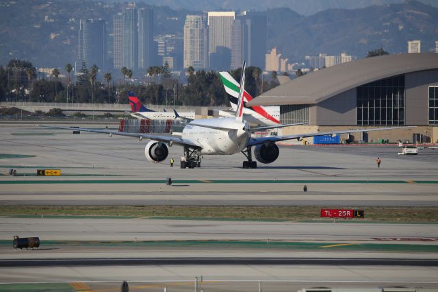 BOEING 777-300ER (F-GSQC)