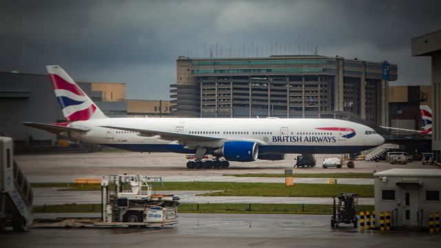 Boeing 777-200 (G-YMMG)