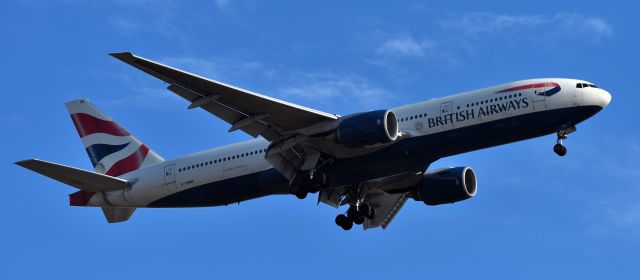 Boeing 777-200 (G-YMMI) - phoenix sky harbor international airport BA289 10SEP21