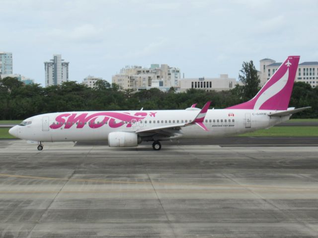 Boeing 737-800 (C-GXRW)