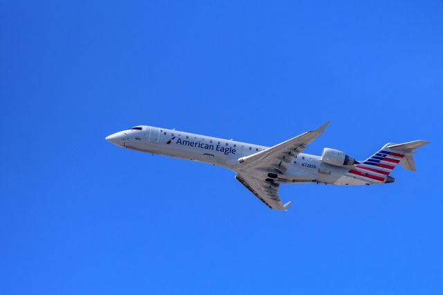 Canadair Regional Jet CRJ-700 (N728SK)