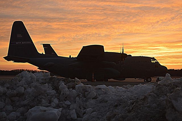 Lockheed C-130 Hercules (92-0549) - Sunsets on Reach 429 C130H assigned to the 152nd Airlift Wing High Rollers based at The Reno Airport