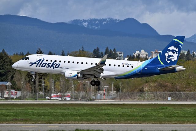 Embraer 175 (N649QX)