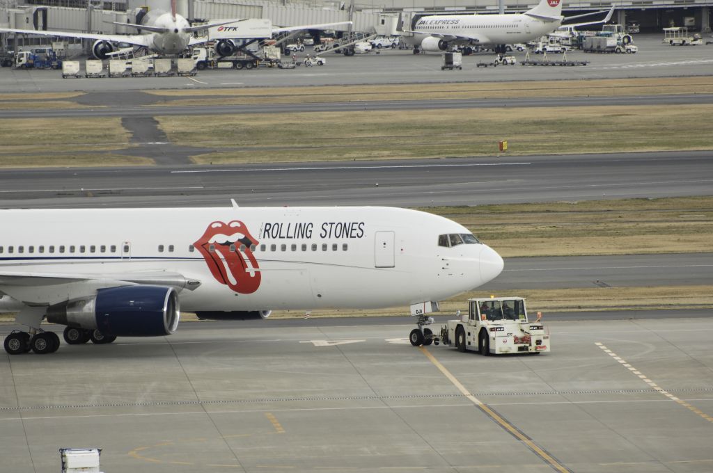 BOEING 767-200 (ZS-DJI) - Rolling Stones World Tour at Tokyo-Haneda Intl Airport on 2014/03/07