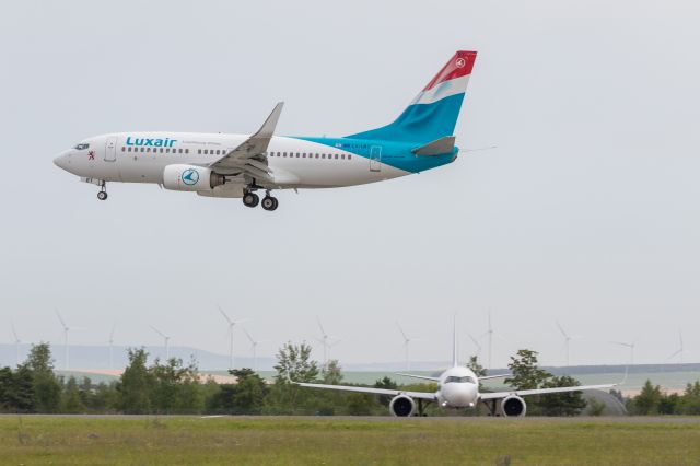 Boeing 737-700 (LX-LBT)