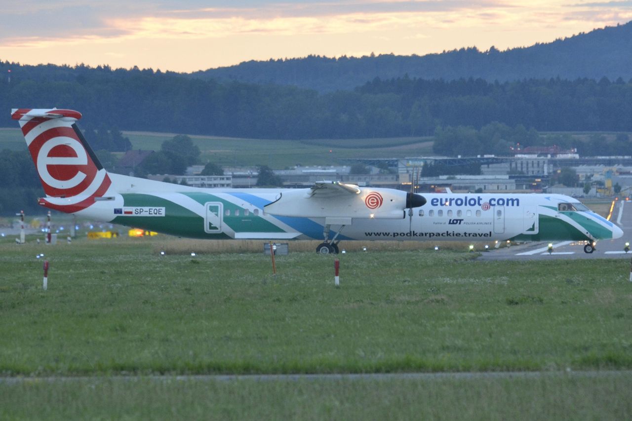 de Havilland Dash 8-400 (SP-EQE)