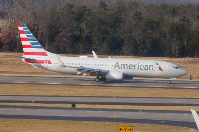 Boeing 737-700 (N963AN)