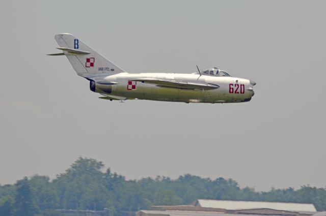 MIKOYAN MiG-17 —