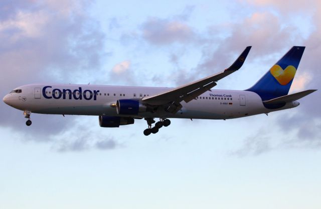 BOEING 767-300 (D-ABUI) - The first Condor with new tail logo.