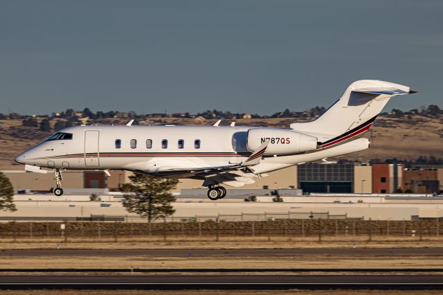 Canadair Challenger 350 (N787QS)