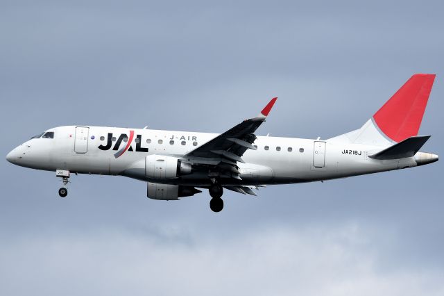 Embraer 170/175 (JA216J)