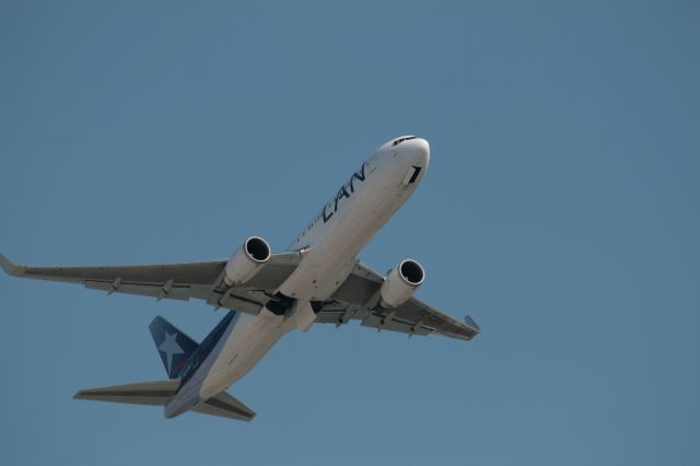 BOEING 767-300 (CC-CXK)