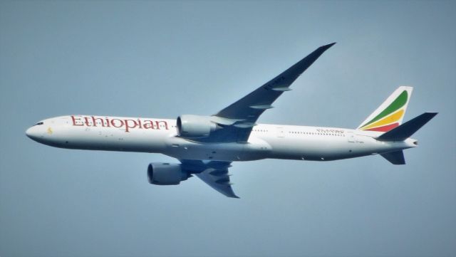 Boeing 777-200 (ET-APX)