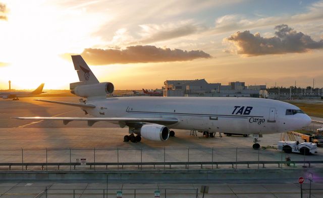 McDonnell Douglas DC-10 (CP-2489)