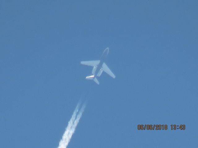 Canadair Challenger 350 (N585FX)