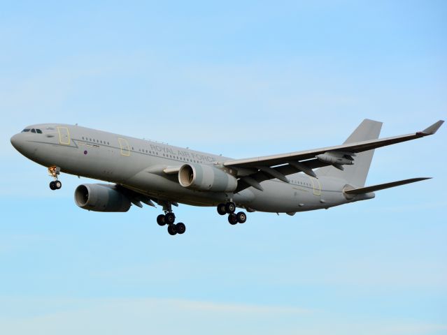 Airbus A330-200 (ZZ-333) - Landing on RWY22L