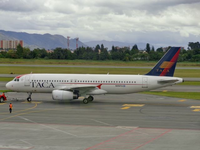 Airbus A320 (N494TA)