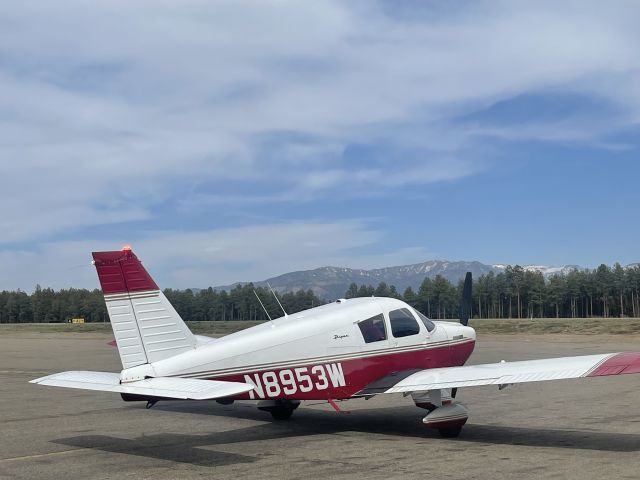 Piper Cherokee (N8953W)