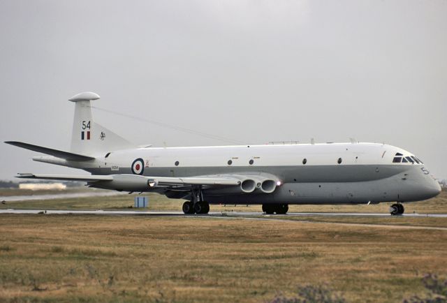 XV254 — - UK - AIR FORCE - HAWKER SIDDELEY NIMROD MR2 (801) - REG XV254 (CN 8029) - EDINBURGH RAAF BASE ADELAIDE SA. AUSTRALIA - YPED (27/9/1981)