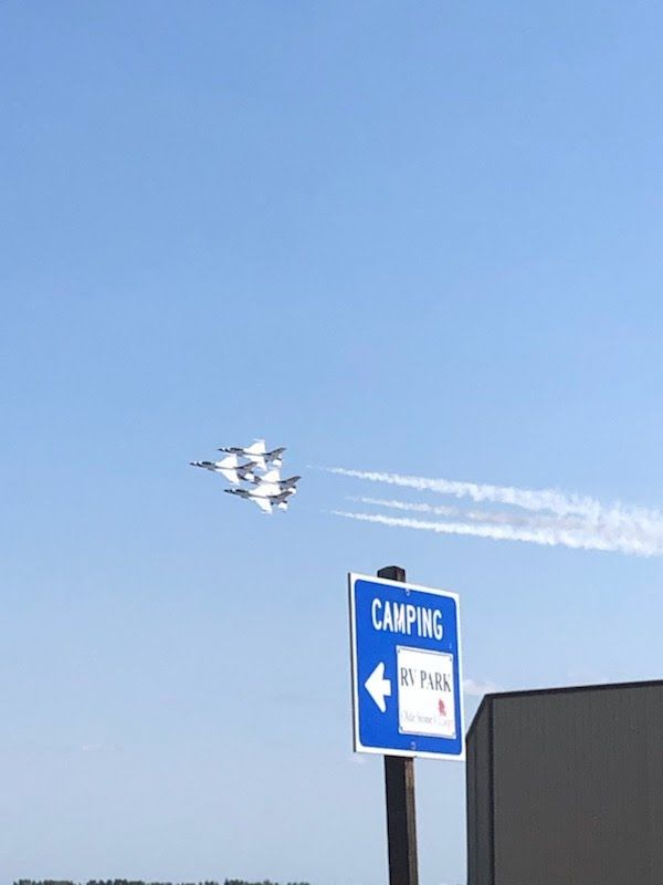 Lockheed F-16 Fighting Falcon — - U.S. Air Force Thunderbirds at the Oregon International Airshow