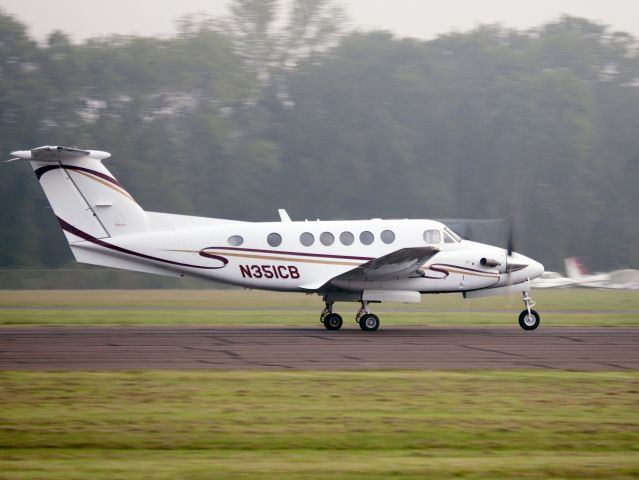 Beechcraft Super King Air 200 (N351CB)