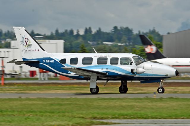Piper Navajo (C-GPAK)