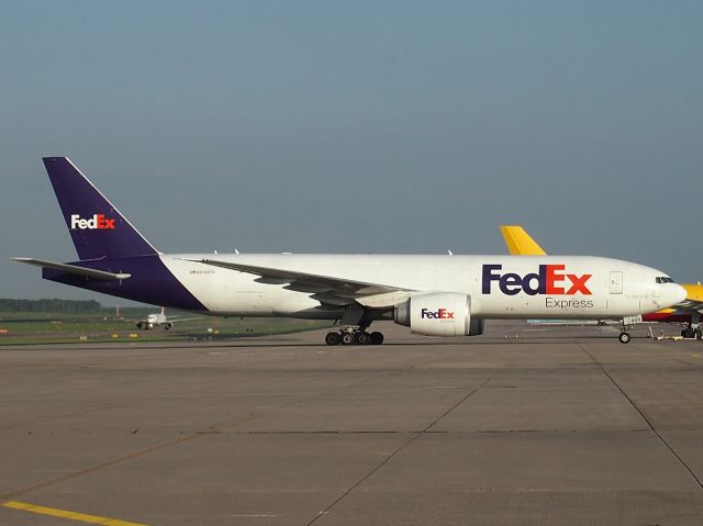 BOEING 777-200LR (N856FD)