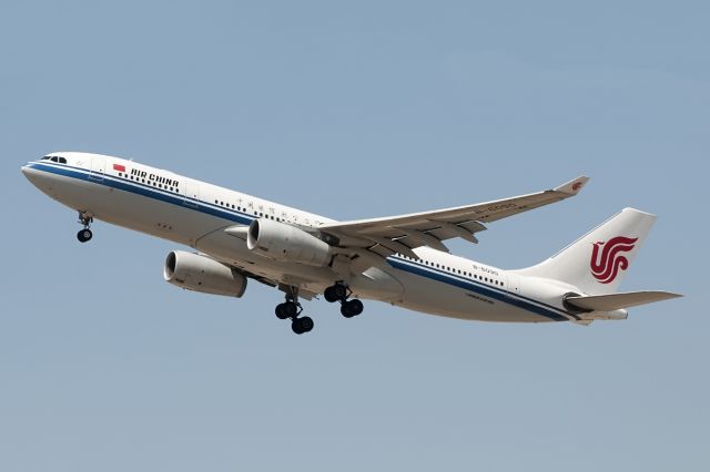 Airbus A330-300 (B-6090)