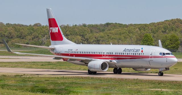 Boeing 737-800 (N915NN) - April 28, 2018, Nashville, Tenn -- This American 737 is taxiing to the terminal after arriving on runway 2R. Uploaded in low-resolution. Full resolution is available at cowman615 at Gmail dot com. cowman615@gmail.com