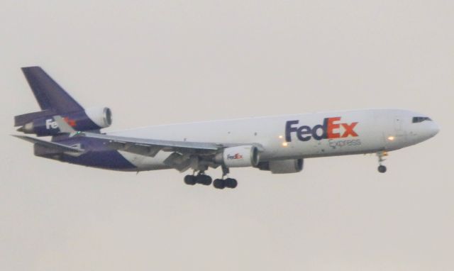 Boeing MD-11 (N587FE)