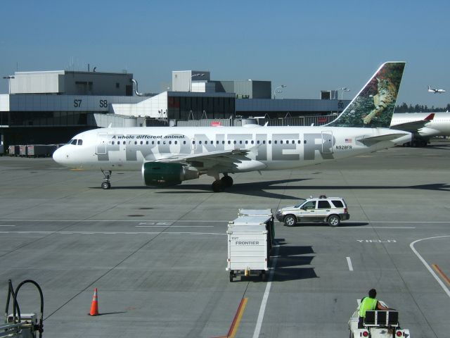 Airbus A319 (N928FR)