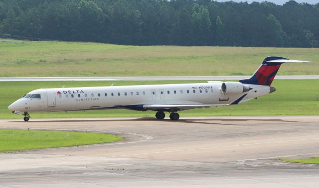 Canadair Regional Jet CRJ-900 (N909XJ)