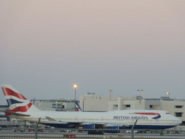 Boeing 747-400 (G-BNLV)