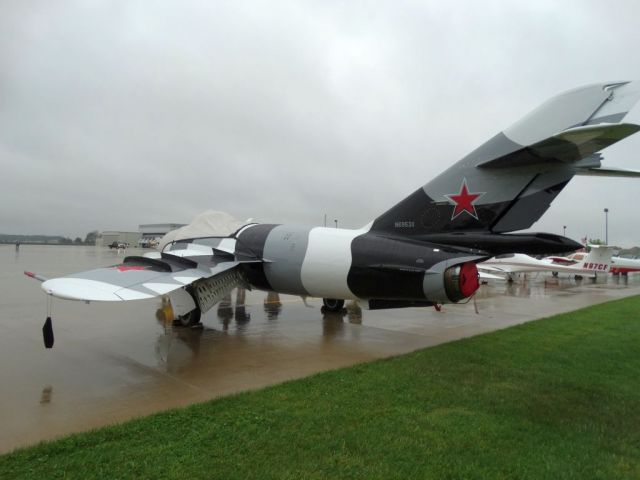 MIKOYAN MiG-17 (N6953X)