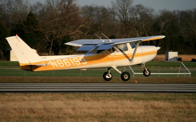 N66199 — - 1974 Cessna 150 at M54