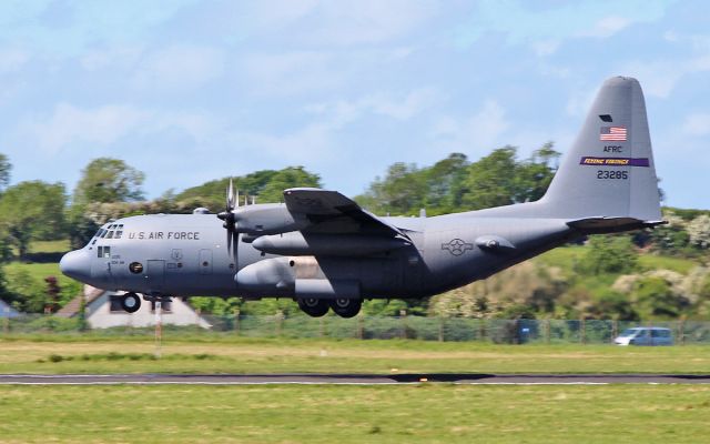 Lockheed C-130 Hercules (92-3285) - rch427 usaf flying vikings c-130h 92-3285 about to land at shannon 16/5/17.